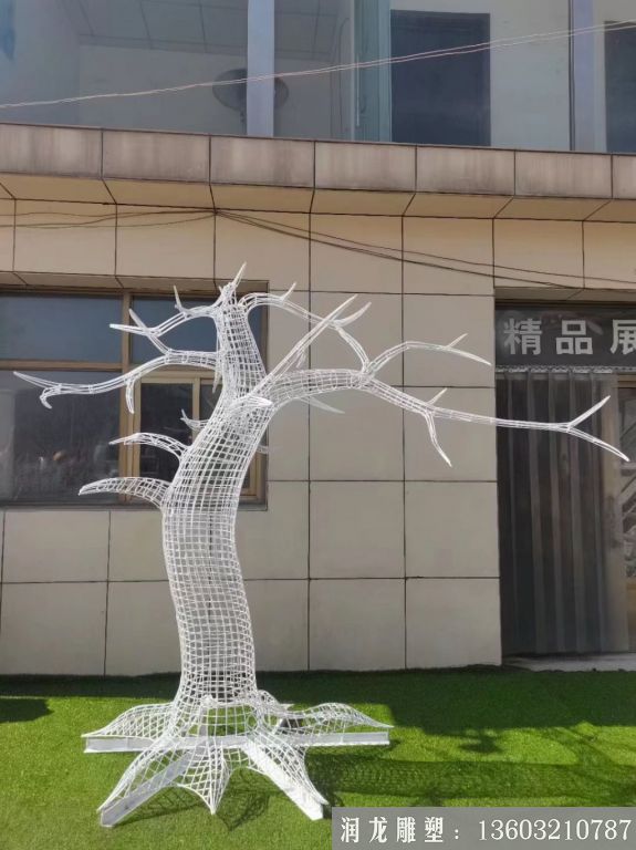 不锈钢镂空树雕塑